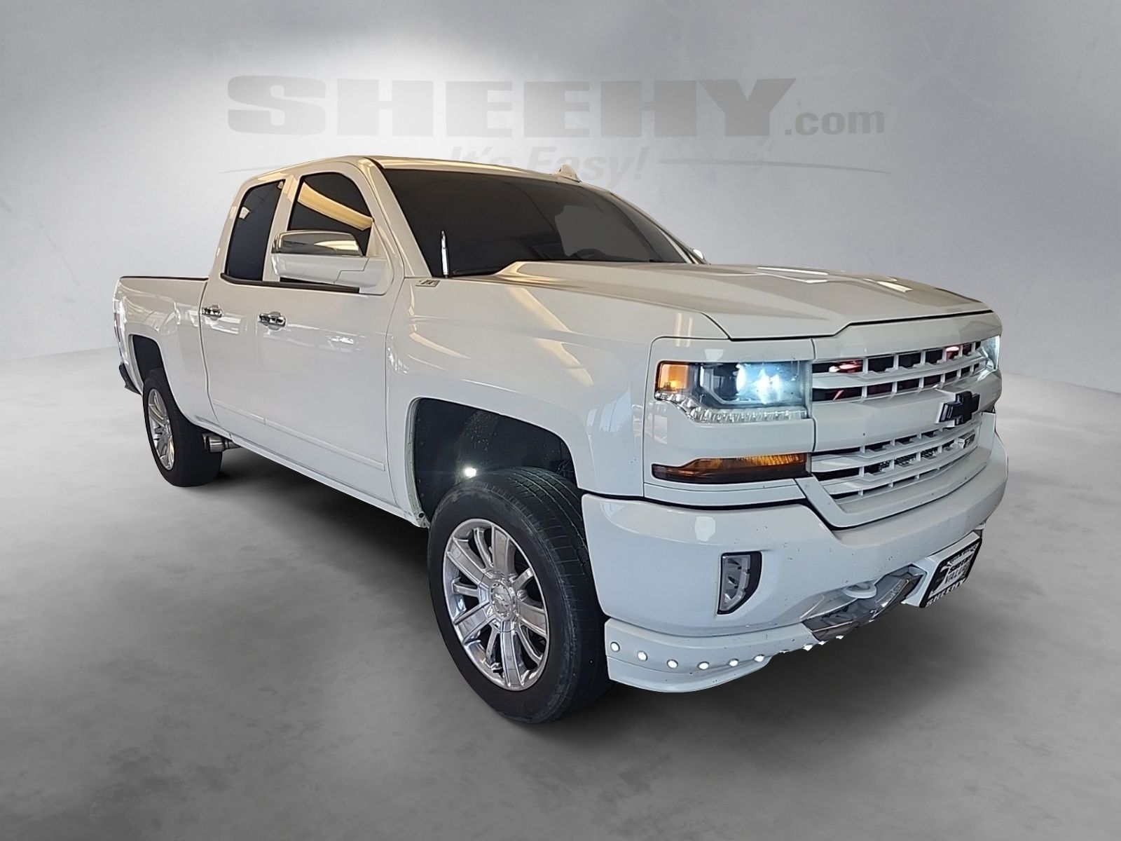Used 2017 Summit White Chevrolet LT image 2