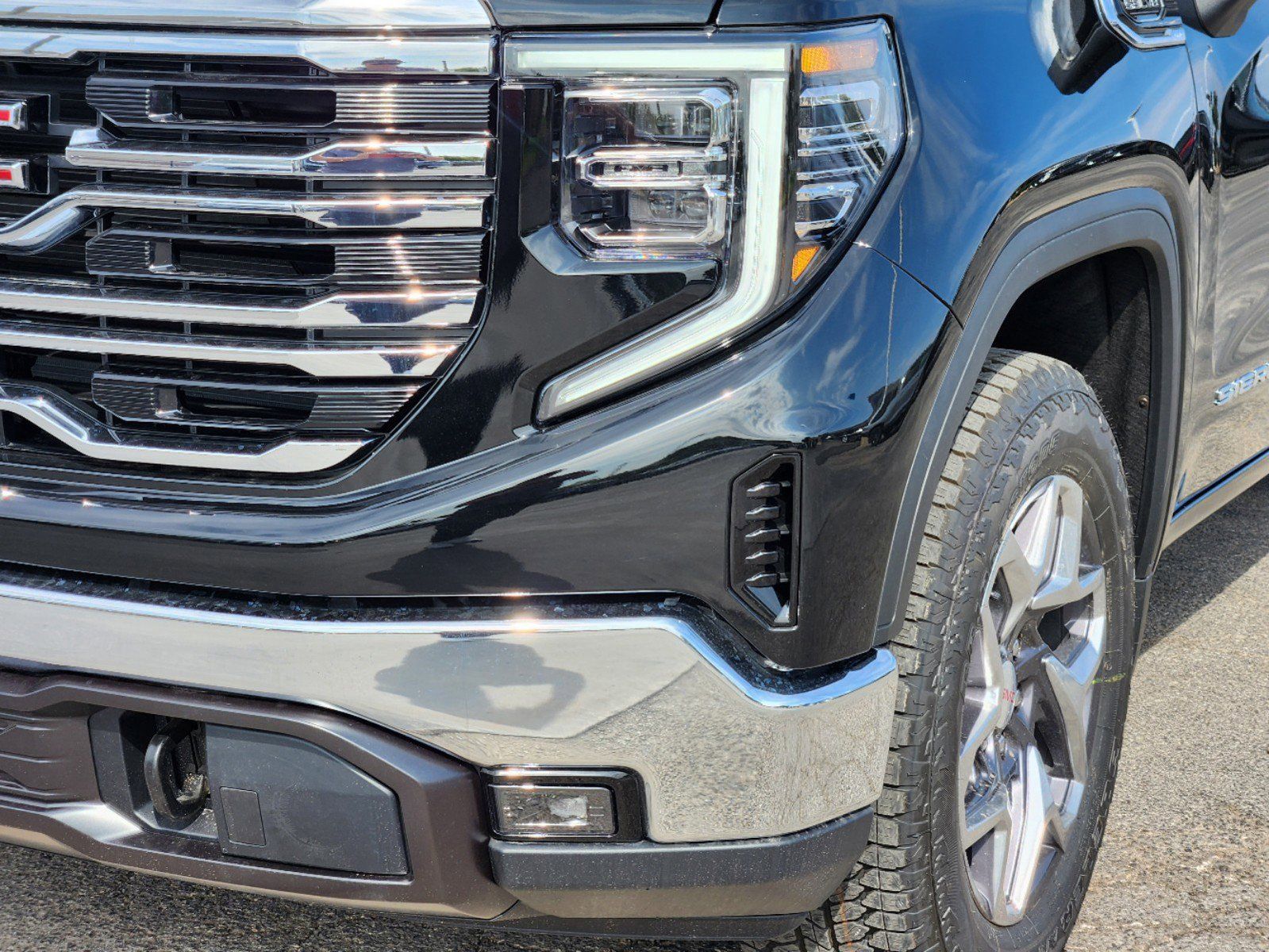 2025 GMC Sierra 1500 SLT 9