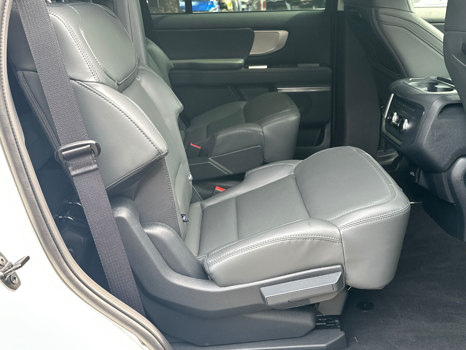 New 2026 Star White Metallic Tri-Coat Ford Active image 16