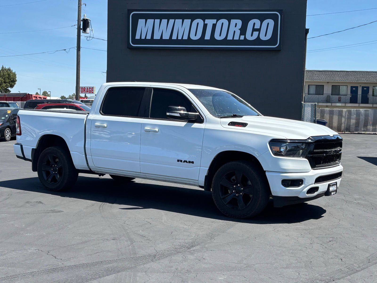 2022 RAM 1500 Big Horn/Lone Star 4x4 Crew Cab 5'7's photo