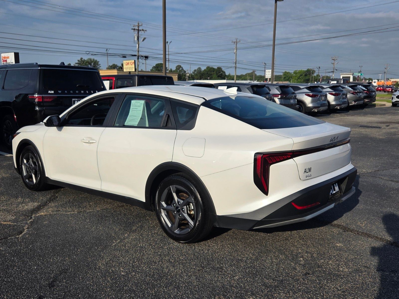 Used 2025 White Kia LXS image 9