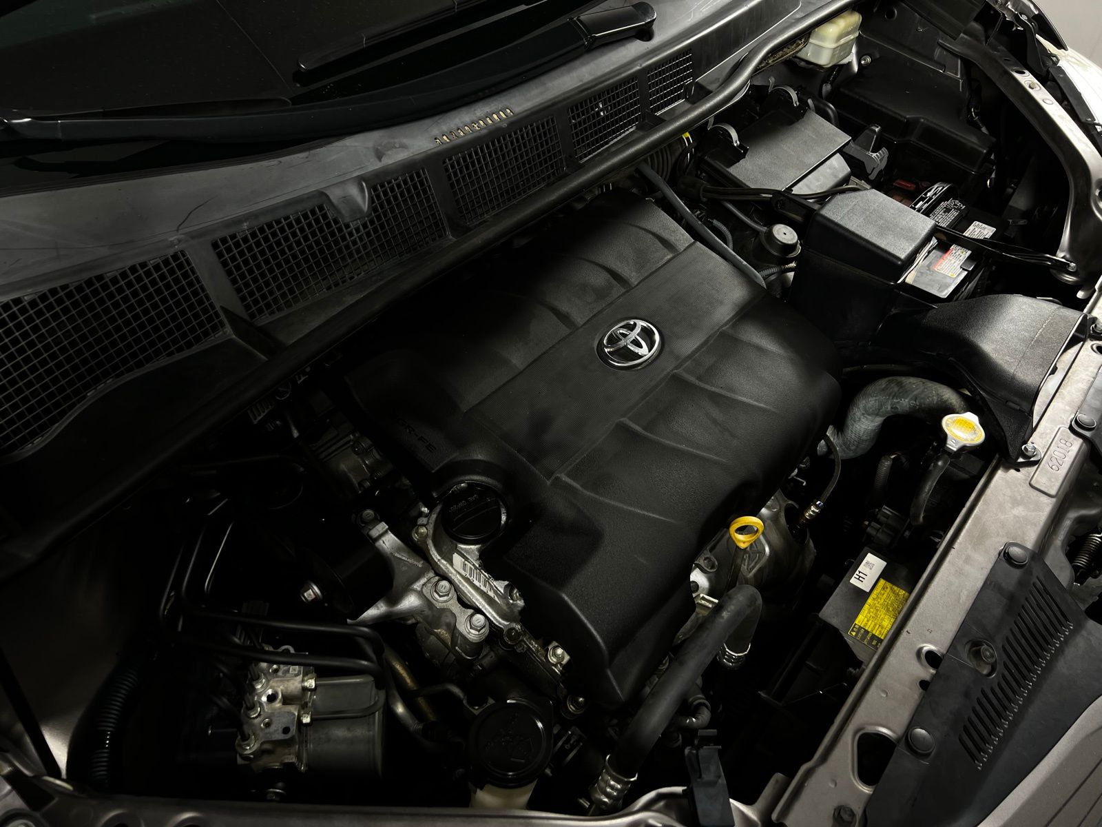 2016 Toyota Sienna XLE 10