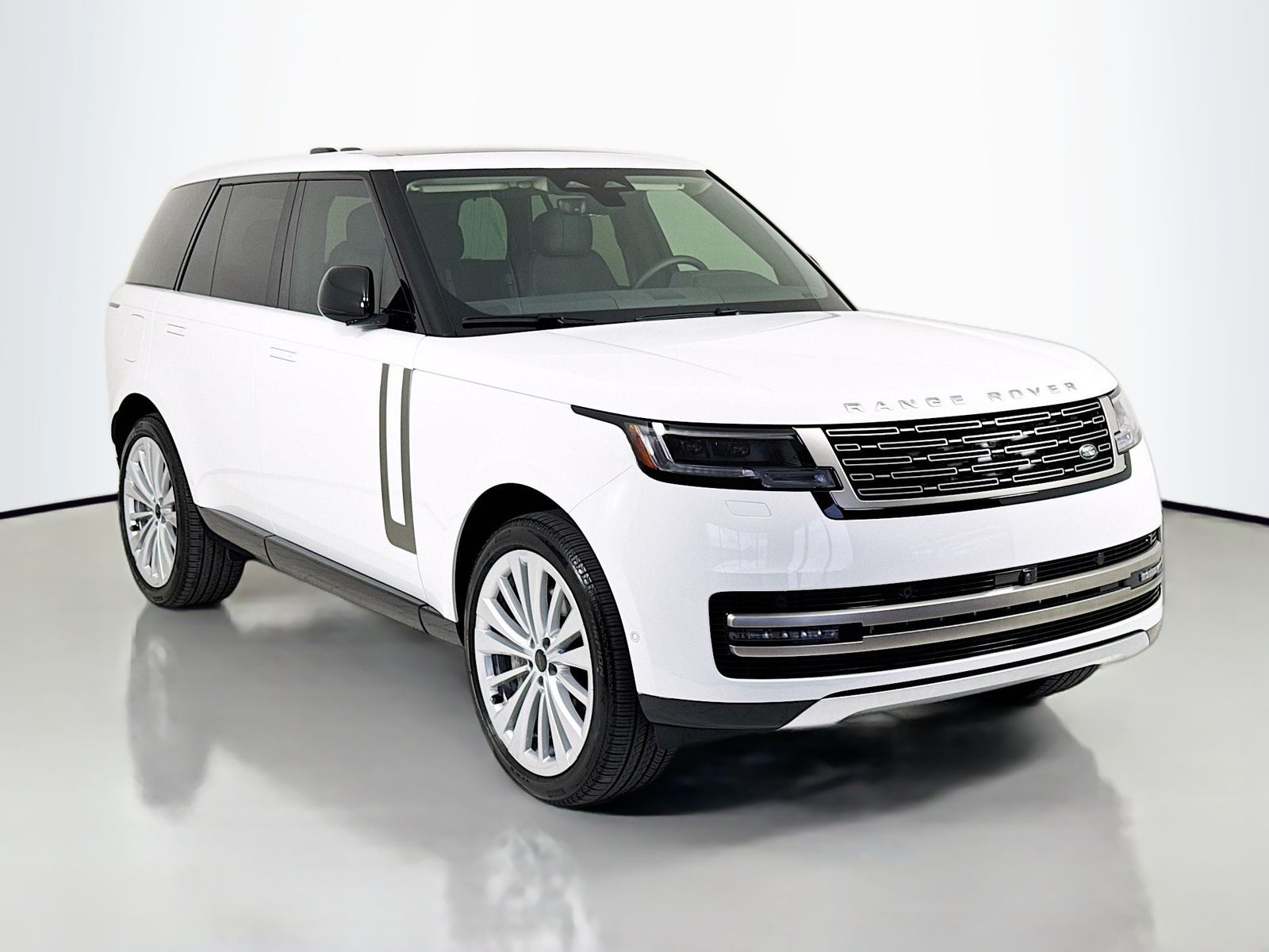 Fuji White 2025 Land Rover Range Rover P530 SE AWD SUV / Crossover All-Wheel Drive 8-Speed Automatic