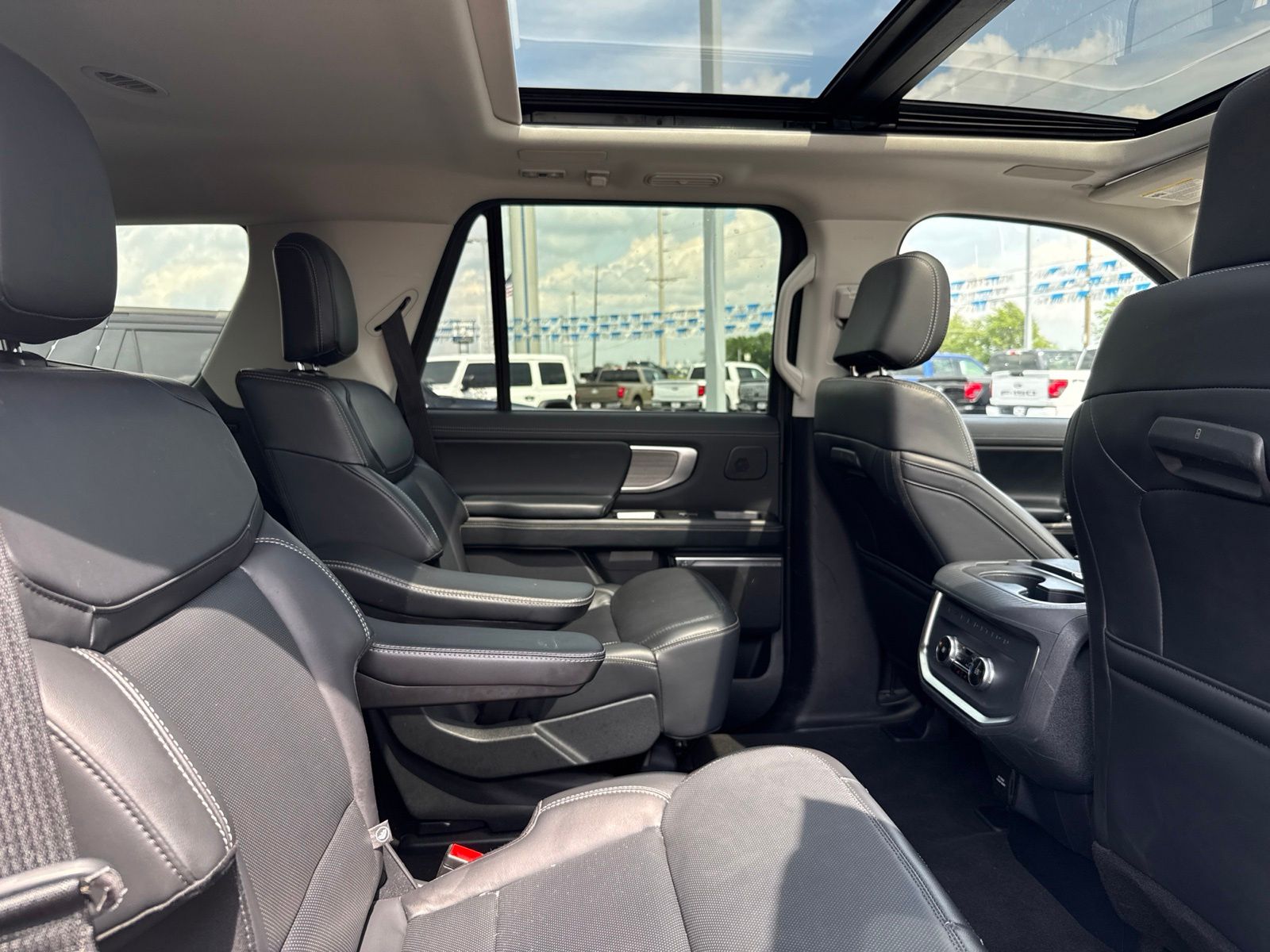 2025 Ford Expedition image 17