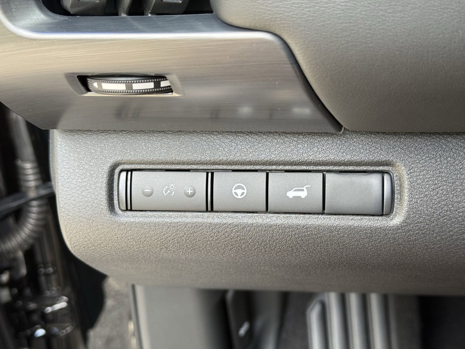 2025 Nissan Pathfinder SL photo 17