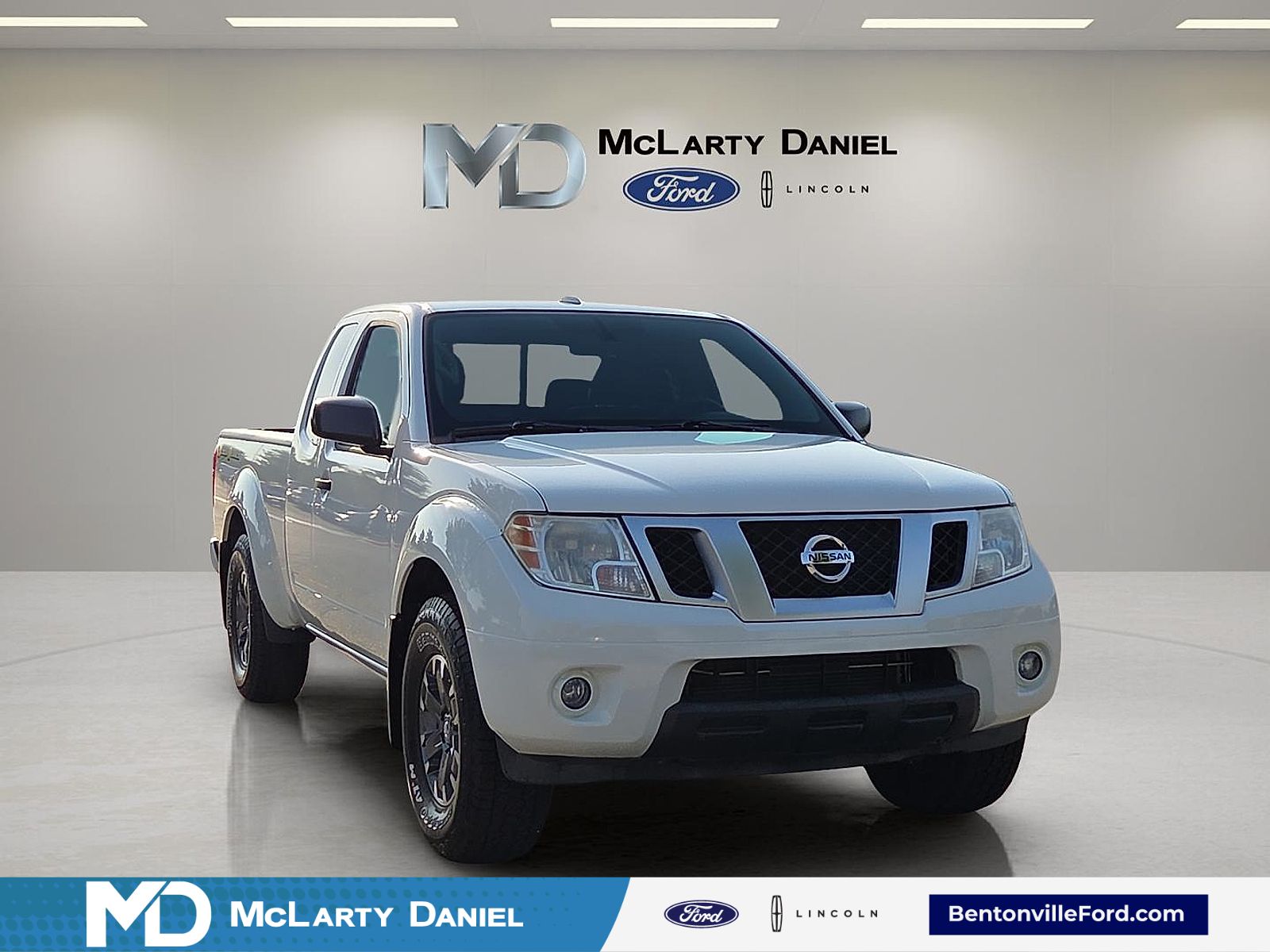 Glacier White 2017 Nissan Frontier Pickup Truck 4X2 5-Speed Automatic Overdrive