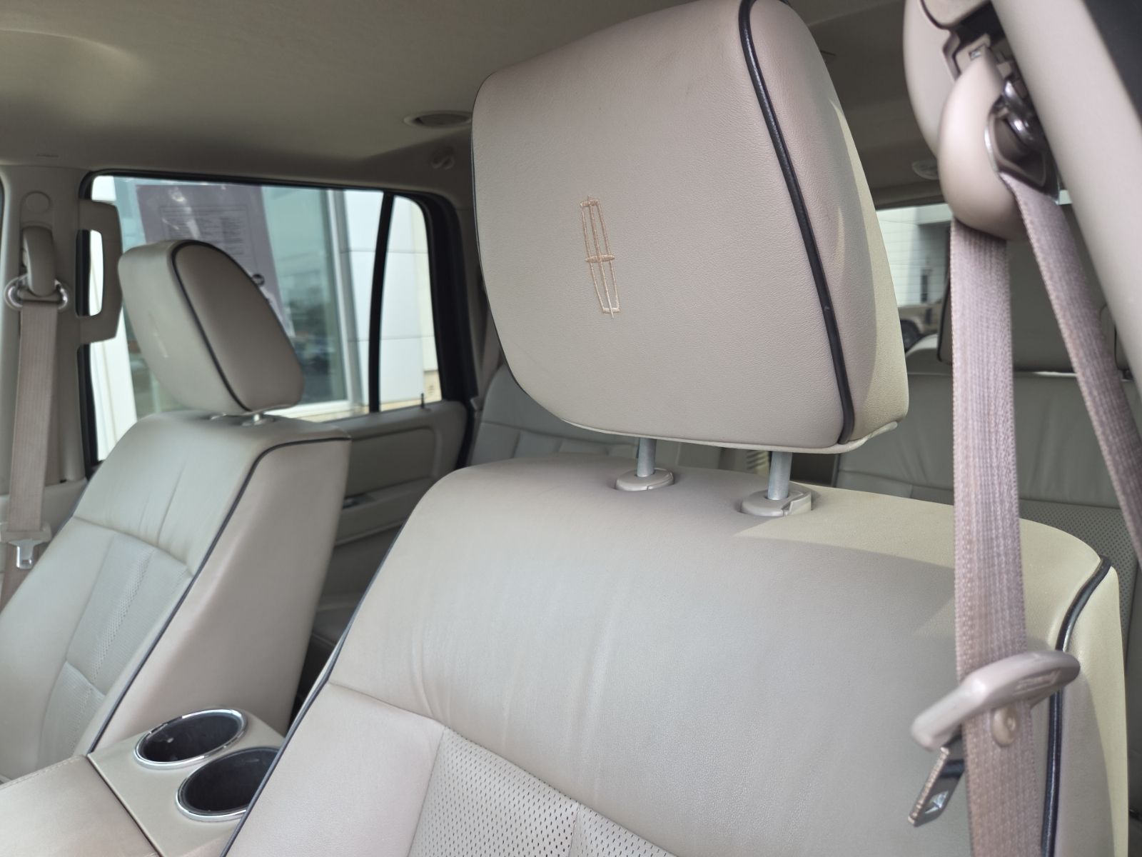 used 2009 Lincoln Navigator car, priced at $6,900