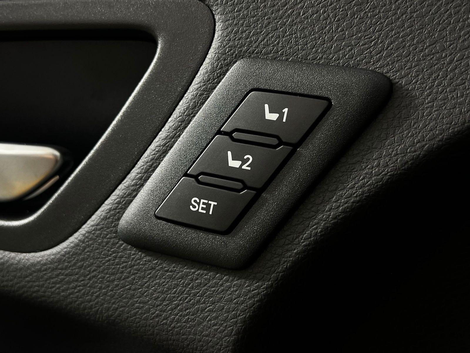 Thumbnail: 2025 Toyota Sienna - 12