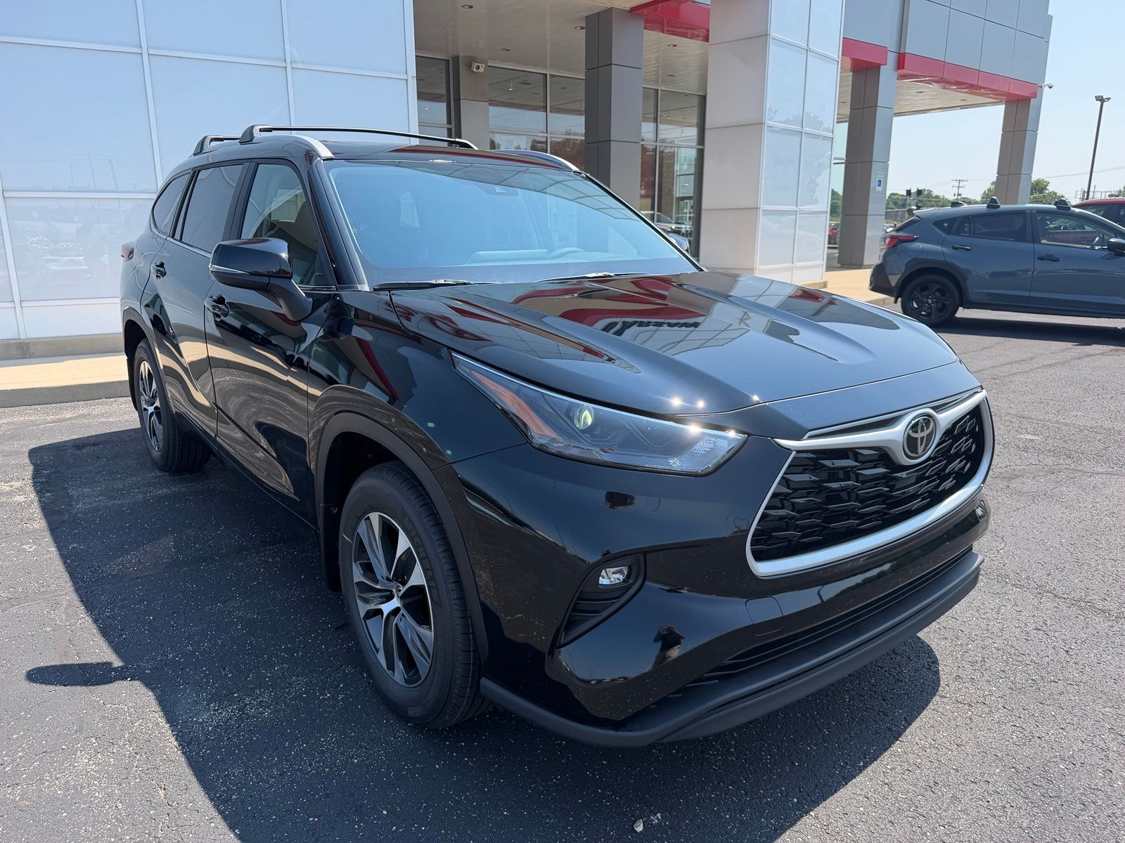 Midnight Black Metallic 2026 Toyota Highlander SUV / Crossover  8-Speed Automatic