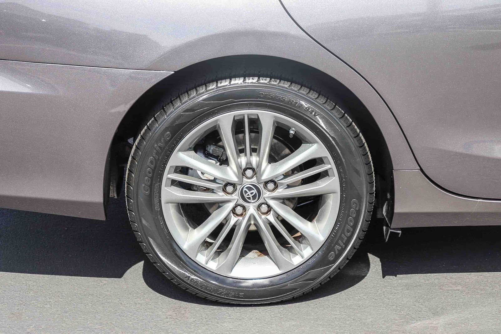 Used 2015 Gray Toyota SE image 9
