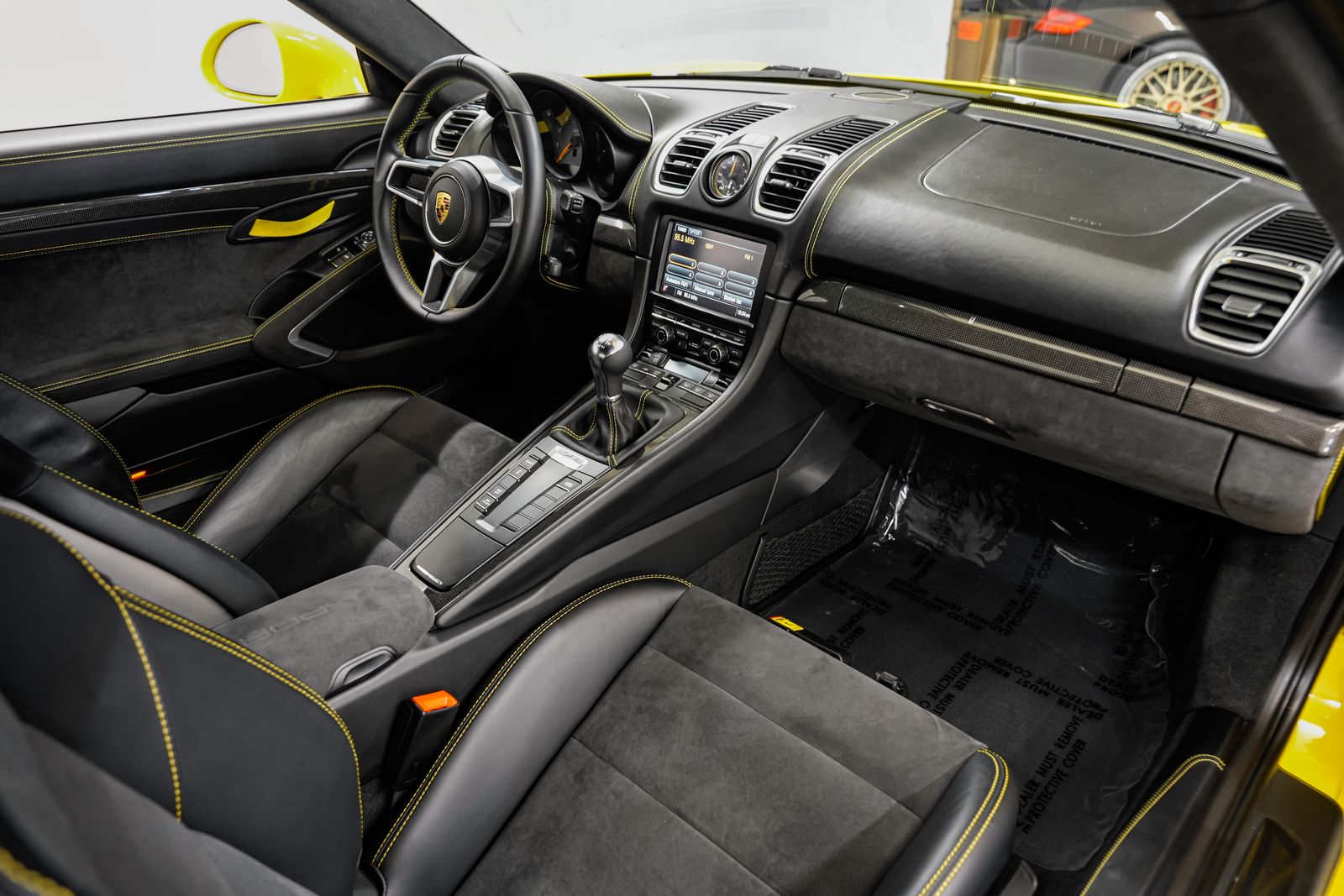 2016 Porsche Cayman GT4 — photo 28