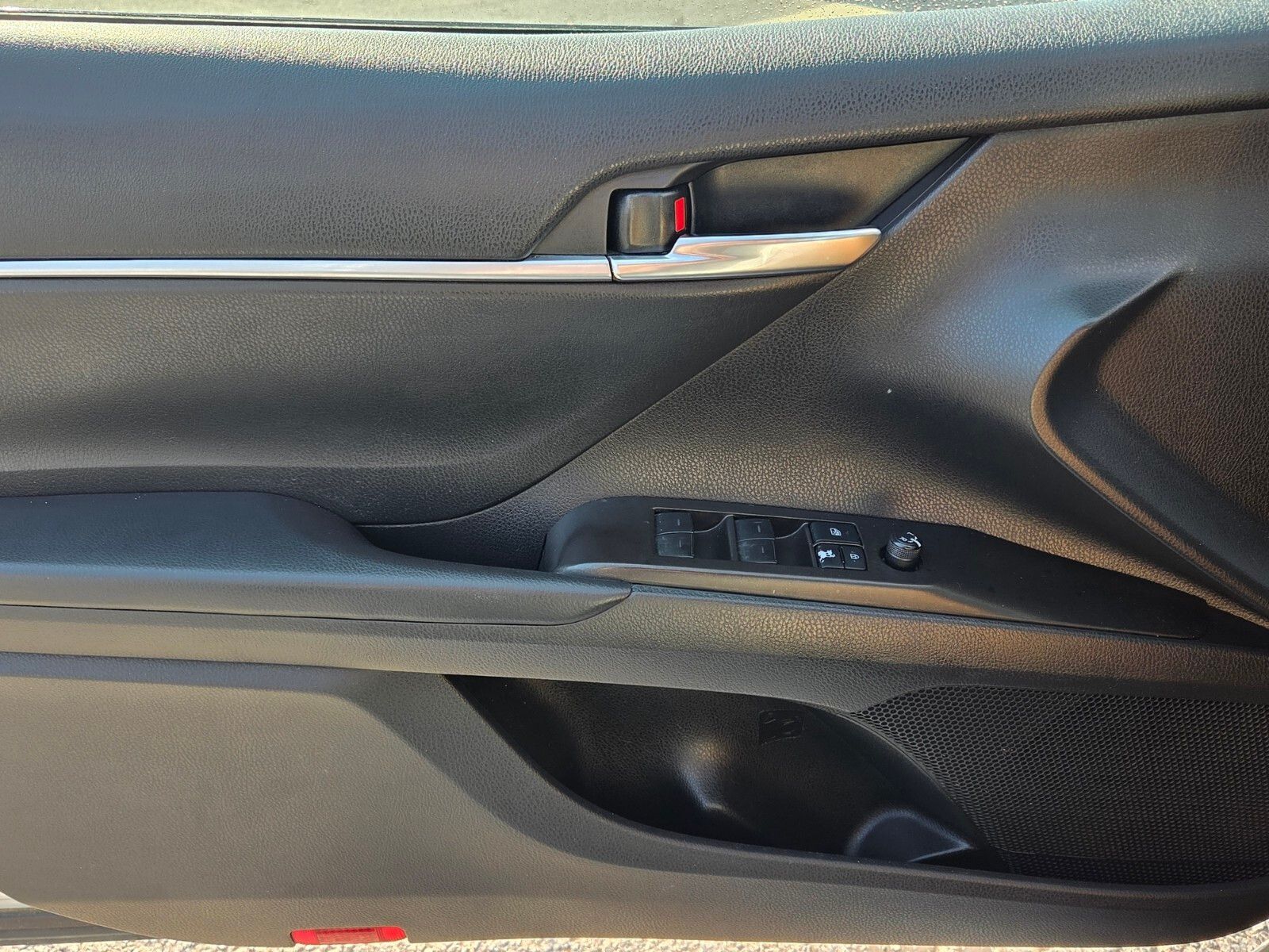 Used 2022 Silver Toyota SE Nightshade image 28