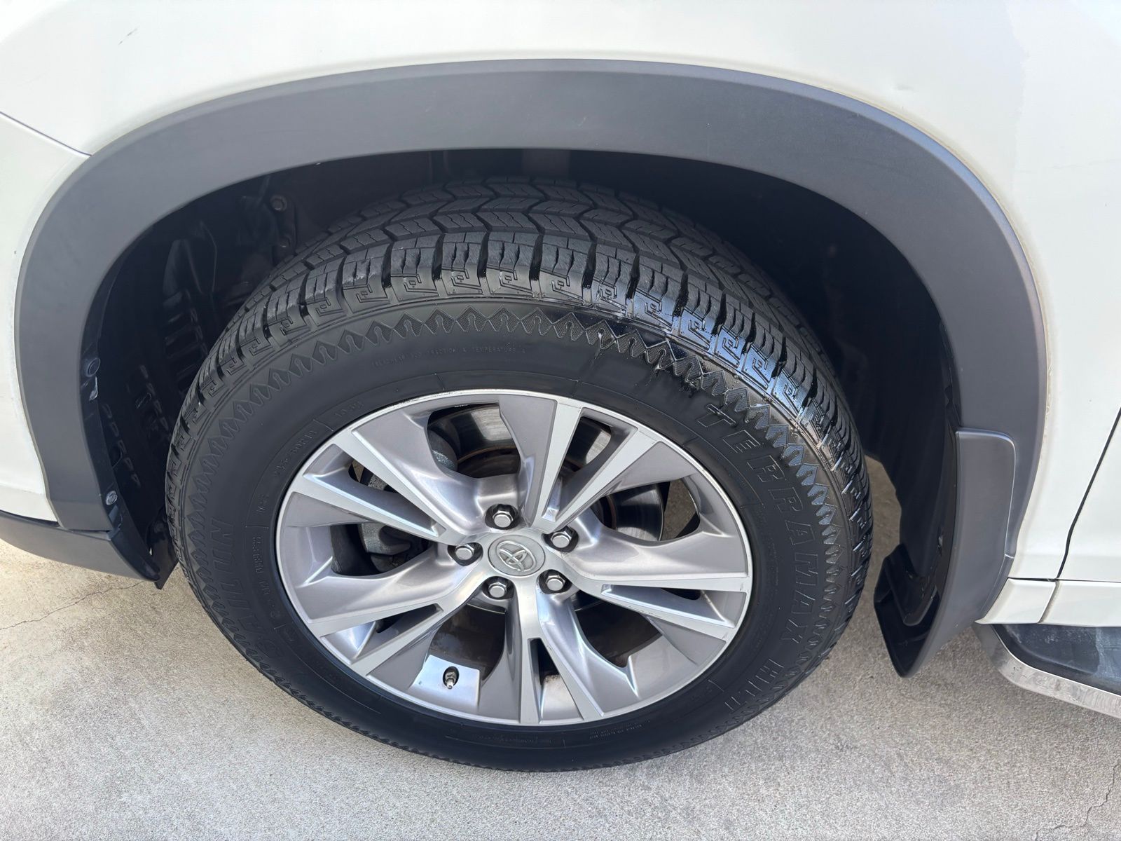 Used Car 2015 Toyota Highlander  Xle V6 For Sale Under $20,000 In Austin, Texas