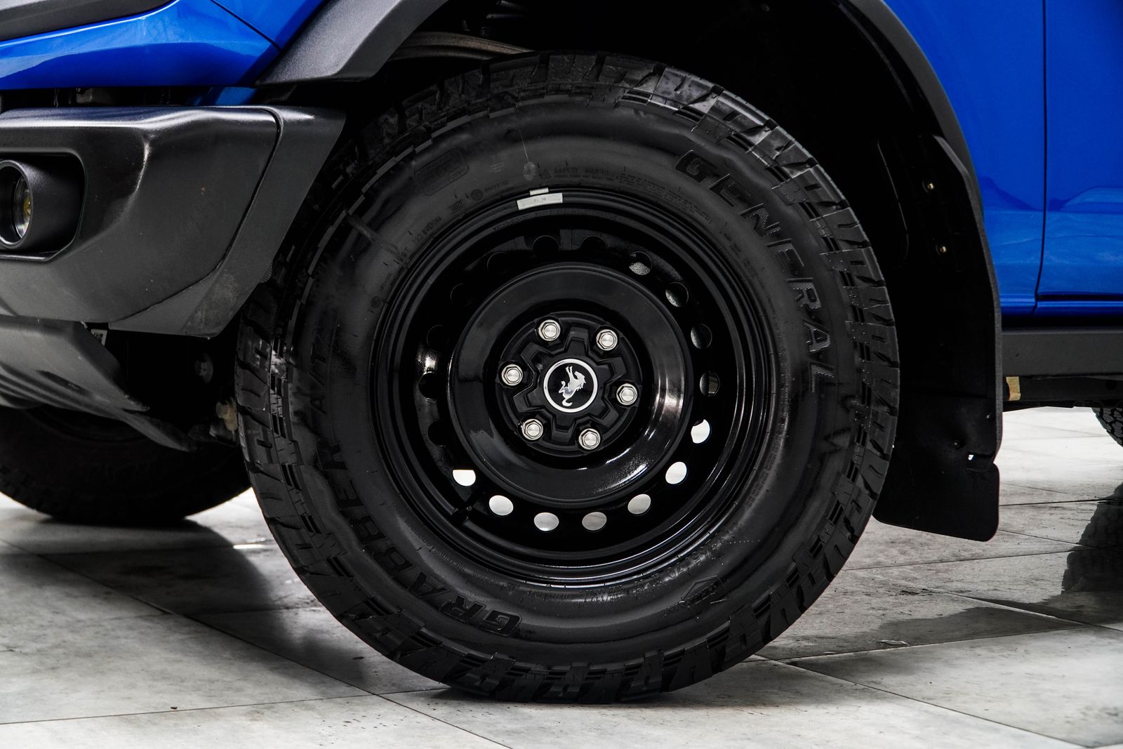 View vehicle photo 3