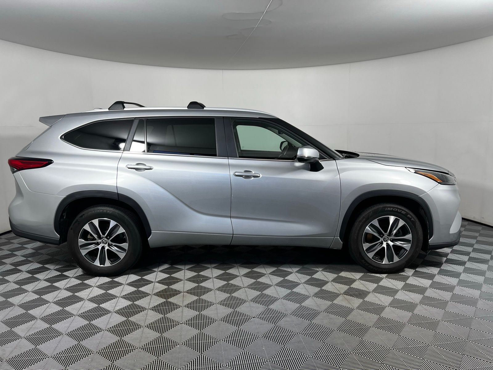 2023 Toyota Highlander XLE 4