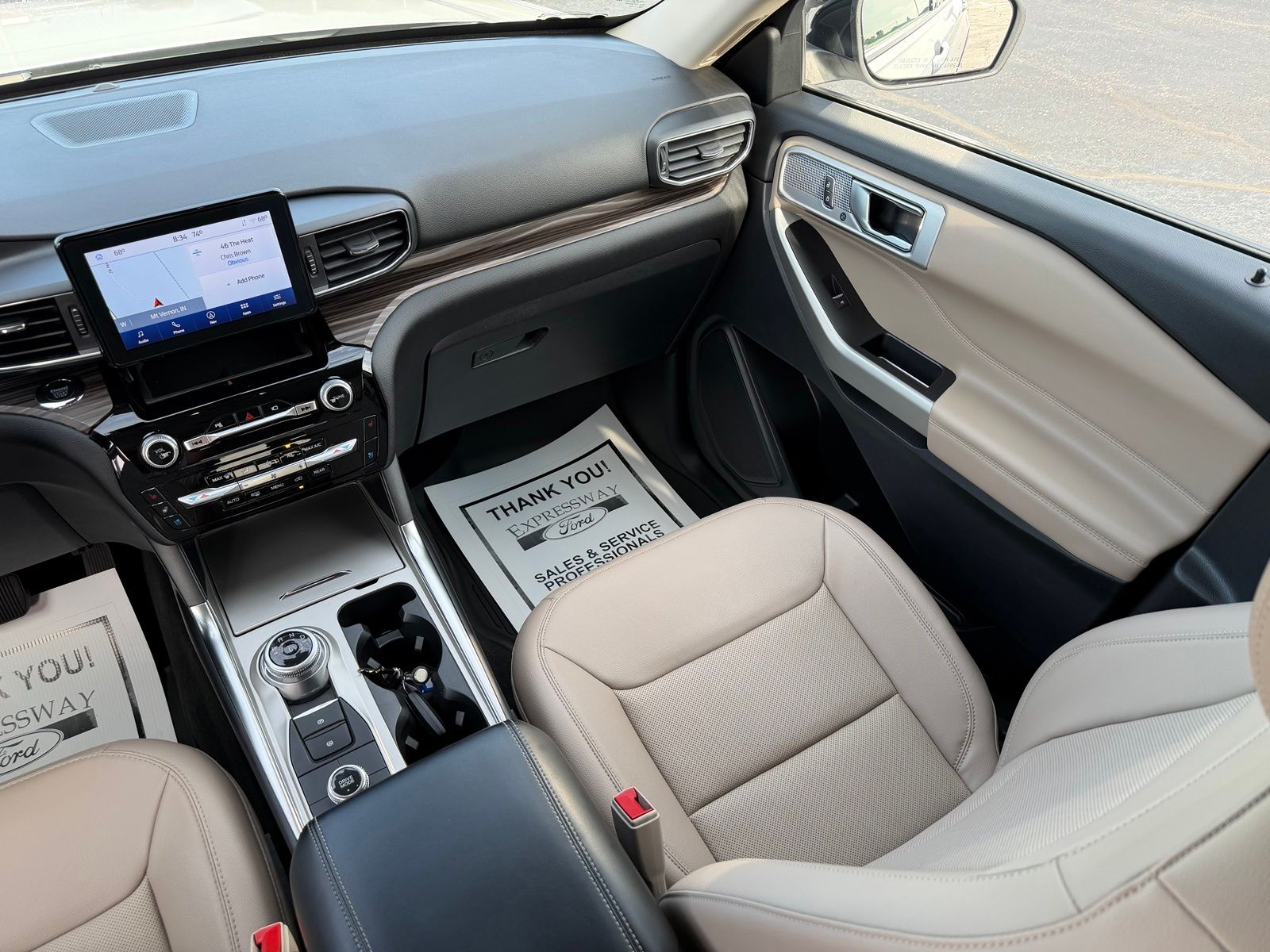 2022 Ford Explorer image 17