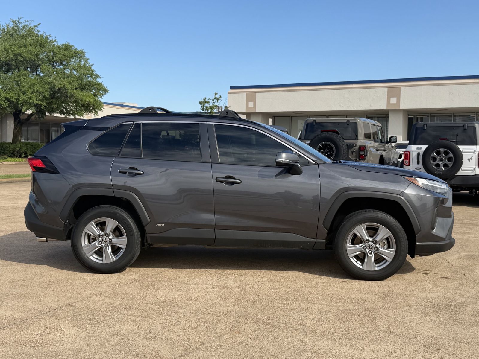 View vehicle photo 3