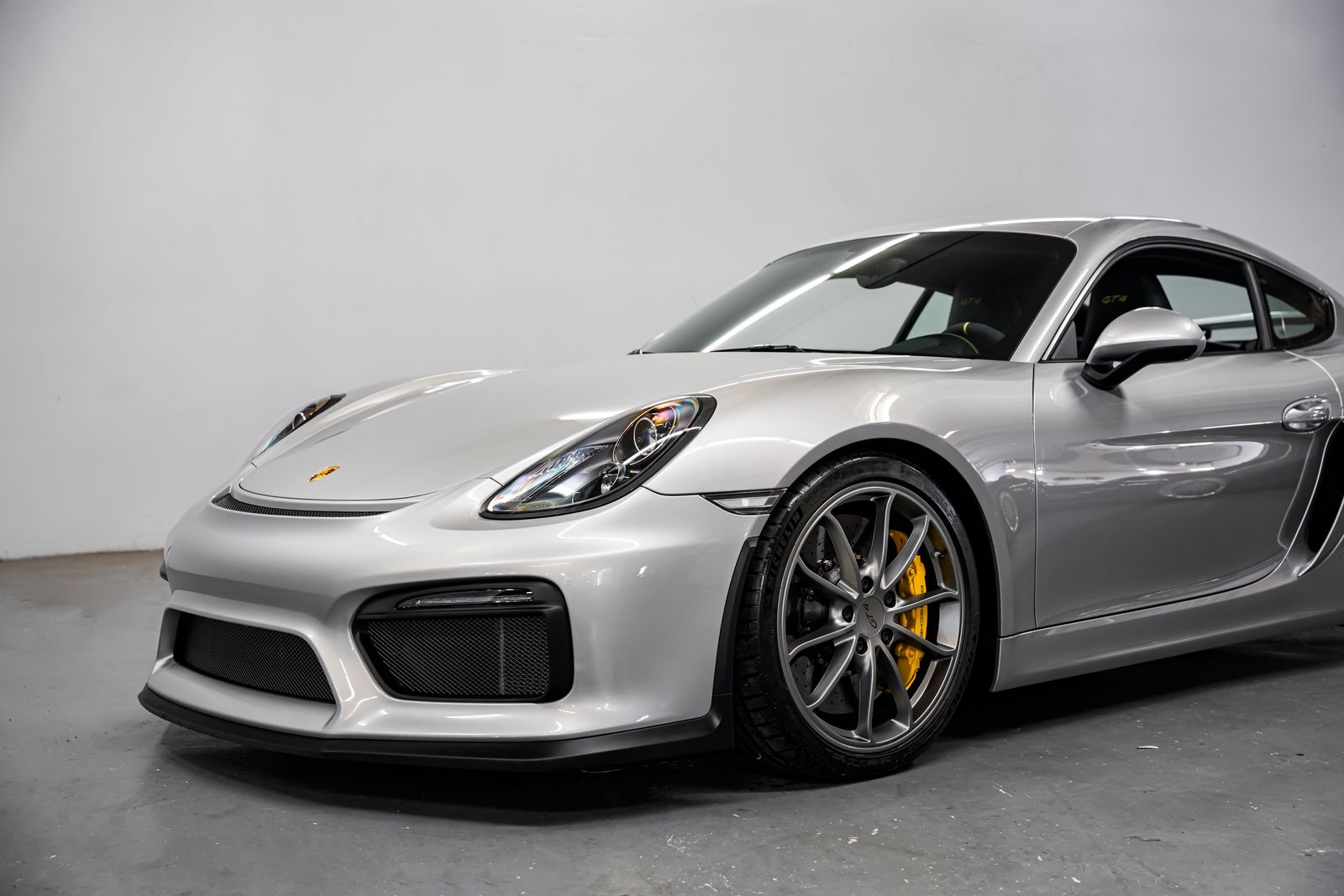 2016 Porsche Cayman GT4 — photo 25