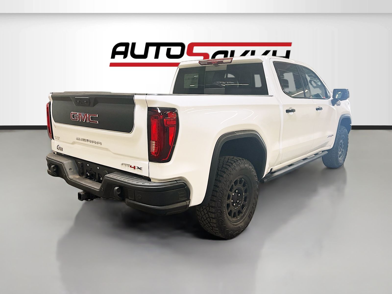 Used 2025 White GMC AT4X image 7