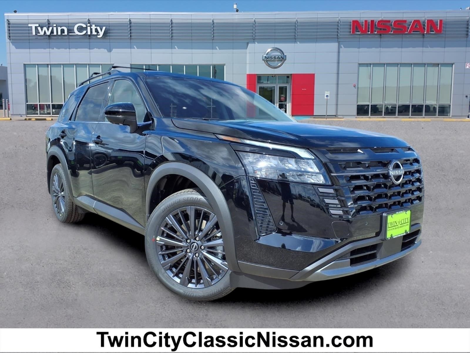 2026 Nissan Pathfinder SL 2WD's photo