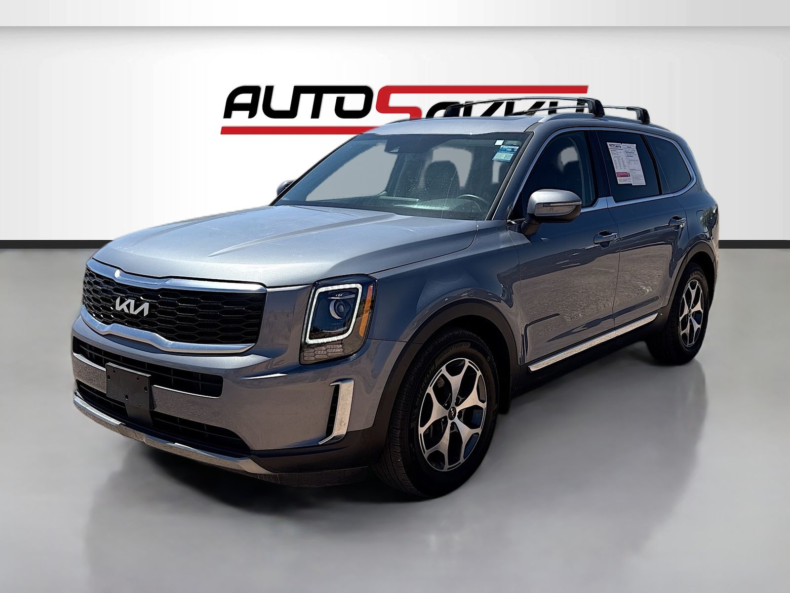 Used 2022 Silver Kia EX image 3
