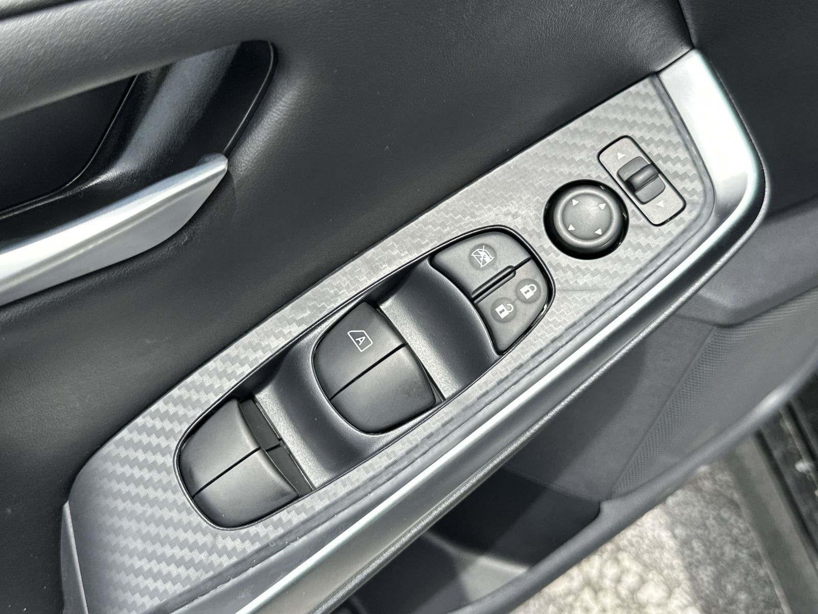 2025 Nissan Sentra SR Midnight Edition photo 14
