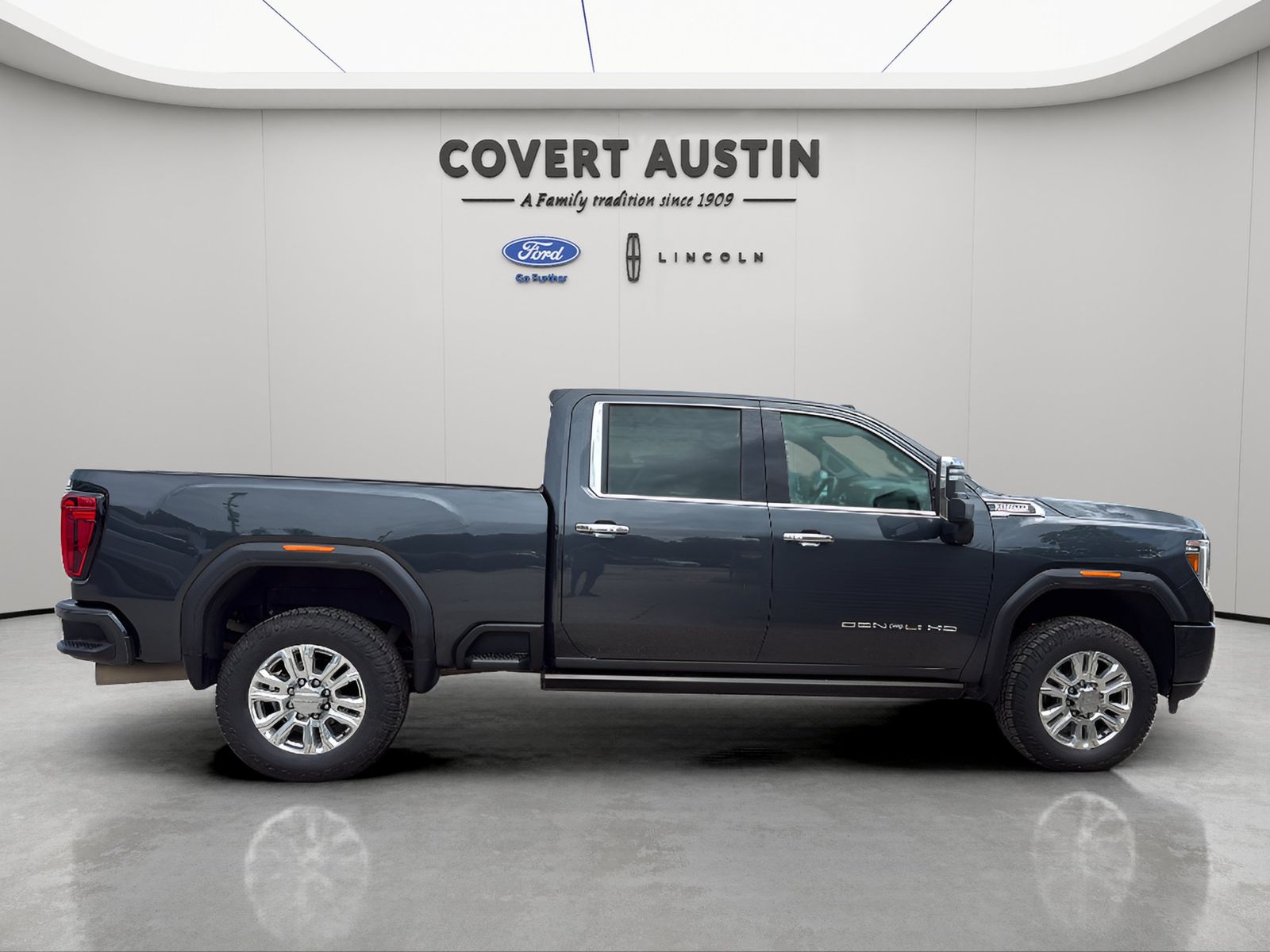 Used 2023 Green GMC Denali image 6