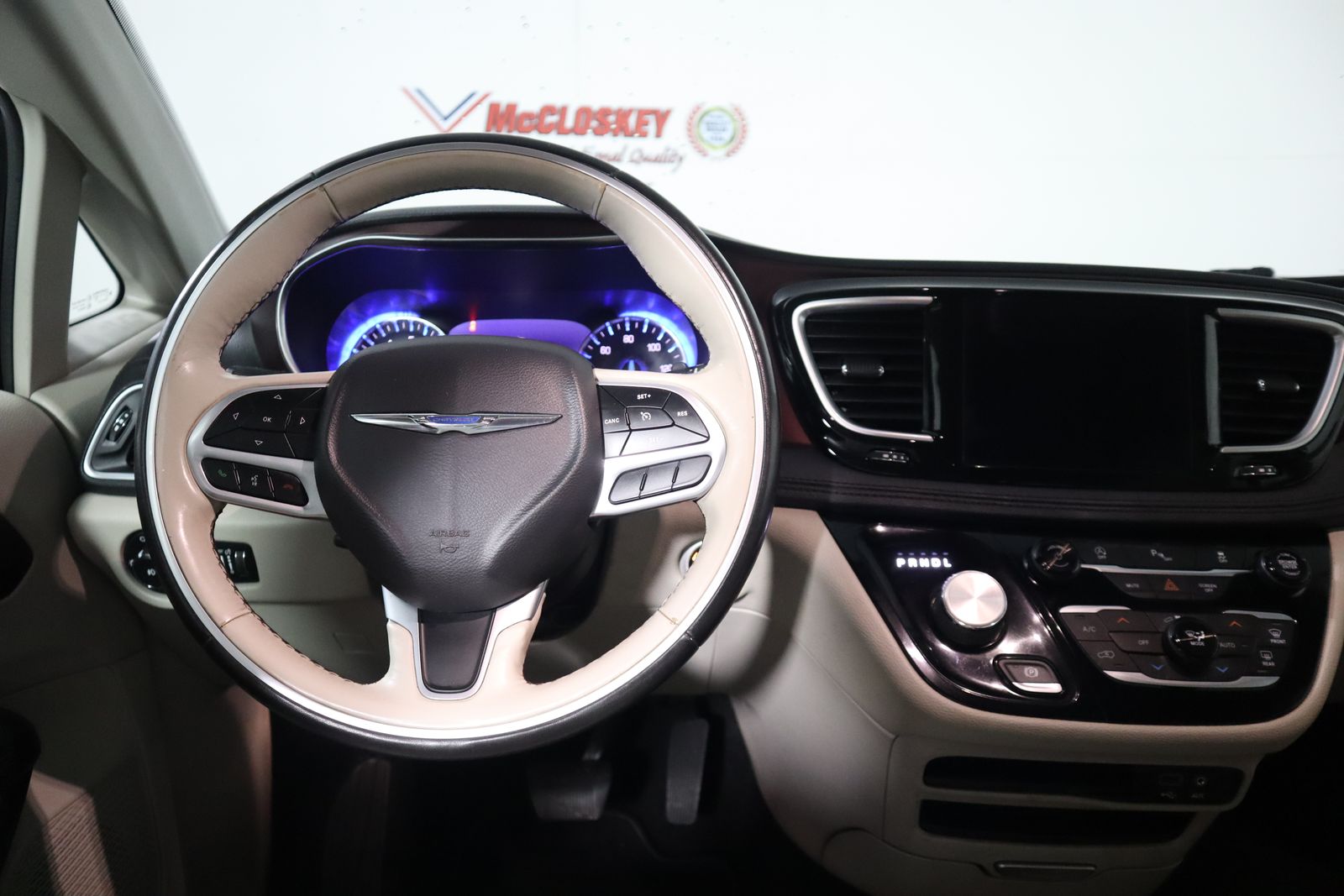 2020 Chrysler Pacifica Limited photo