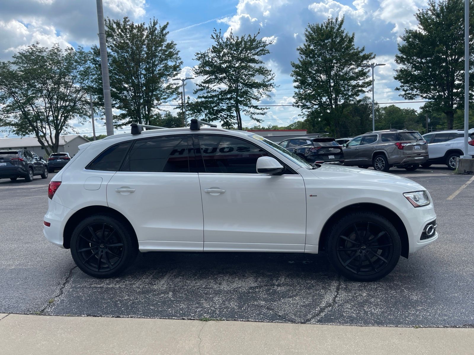 View vehicle photo 4