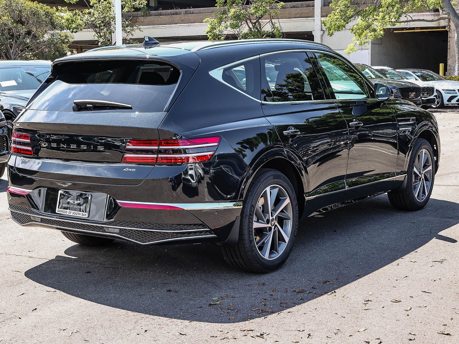 View vehicle photo 4