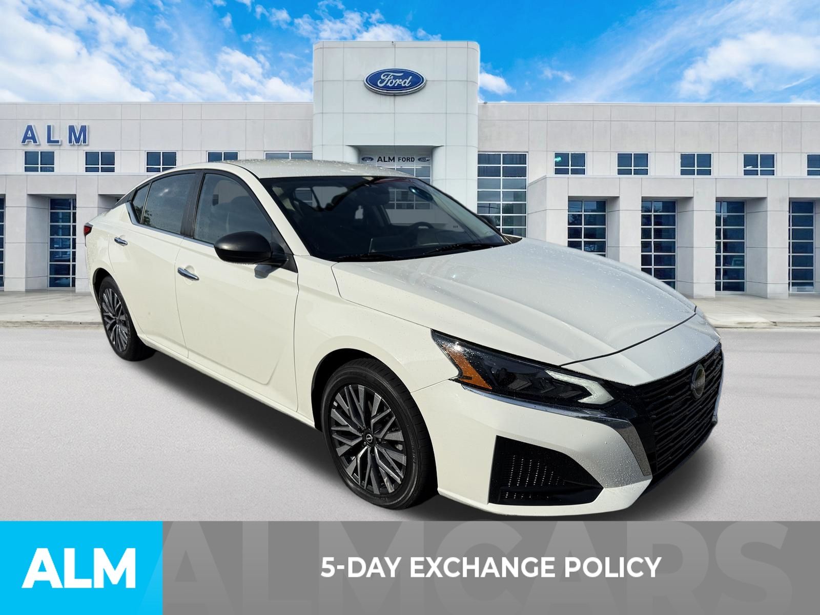 Used 2025 White Nissan 2.5 SV image 3