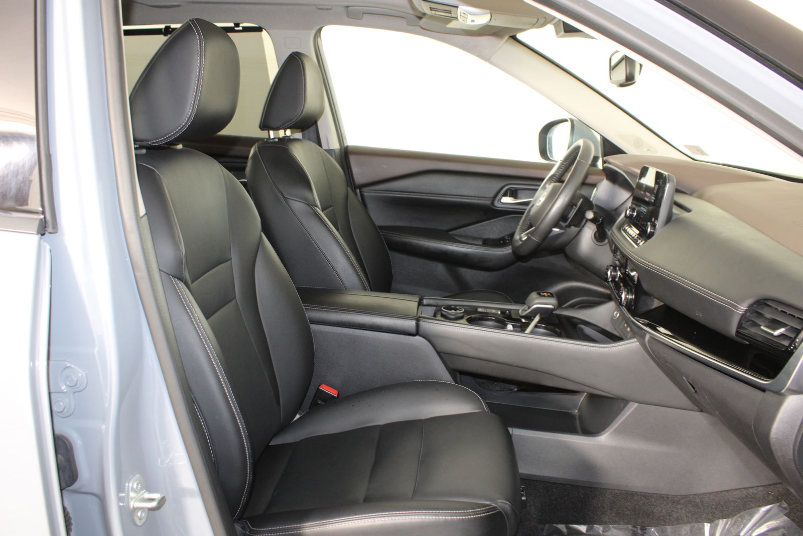 Used 2023 Gray Nissan SL image 19