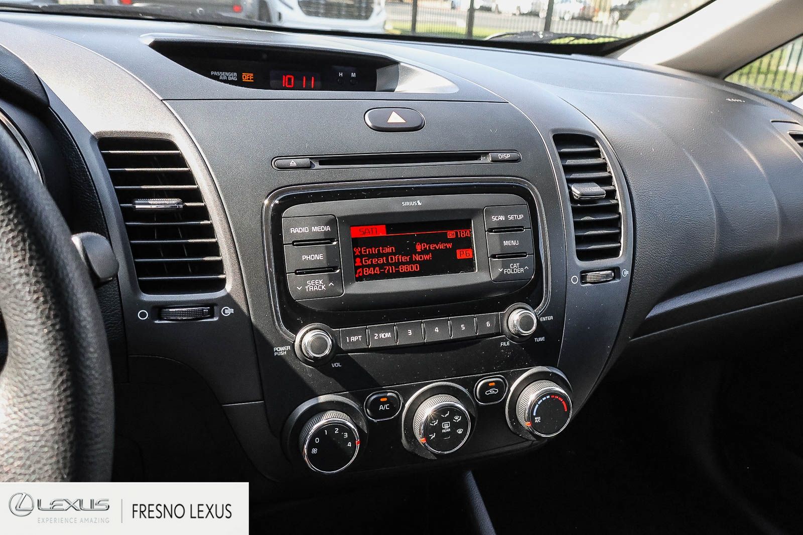 Used 2018 White Kia LX image 25