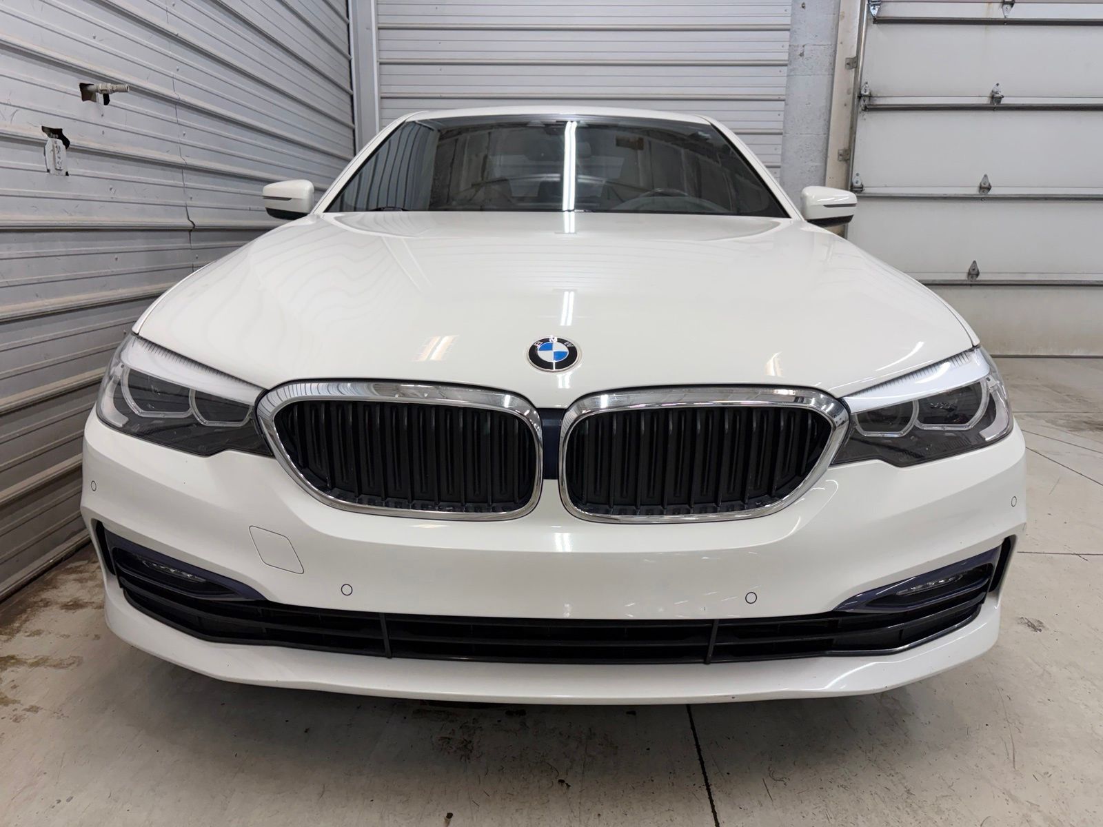 Photo 2 of 2018 BMW 5 Series 530i xDrive