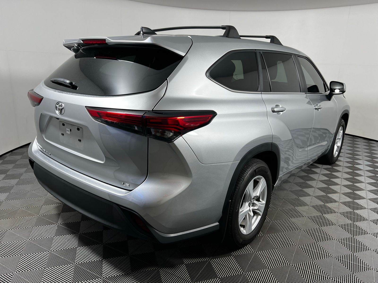 Thumbnail: 2023 Toyota Highlander - 5