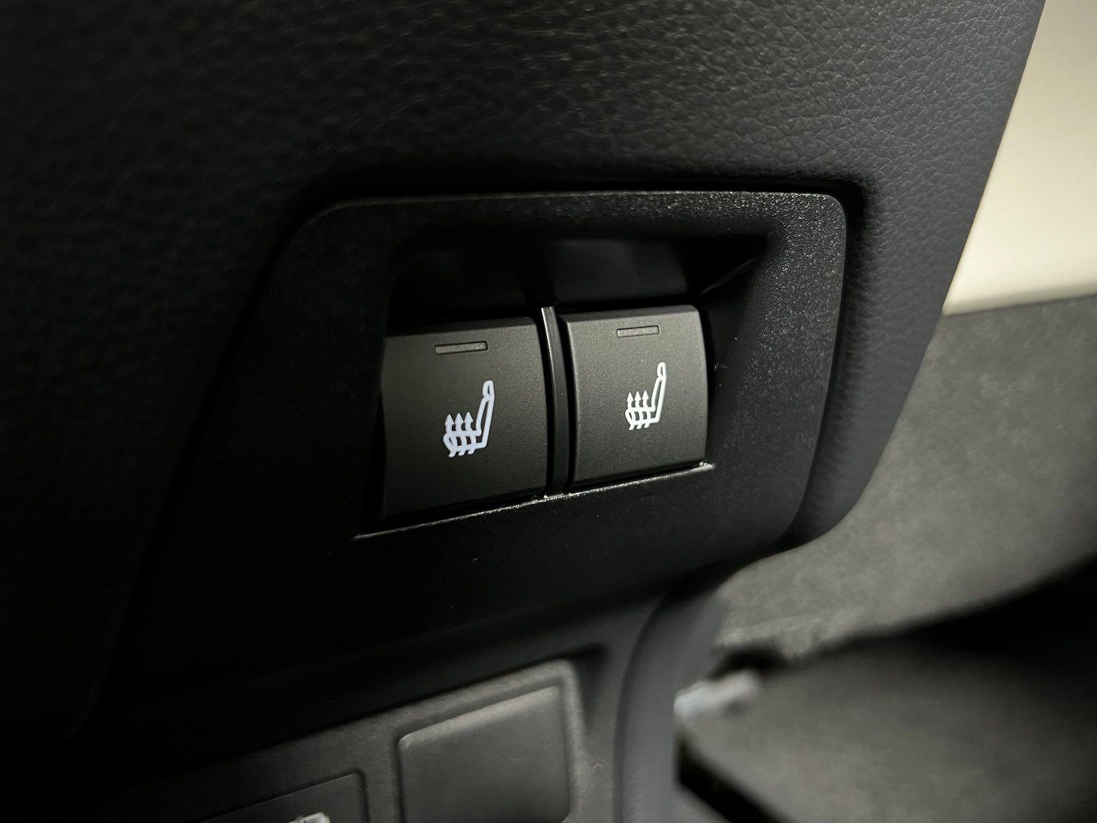 2025 Toyota Prius Limited 24