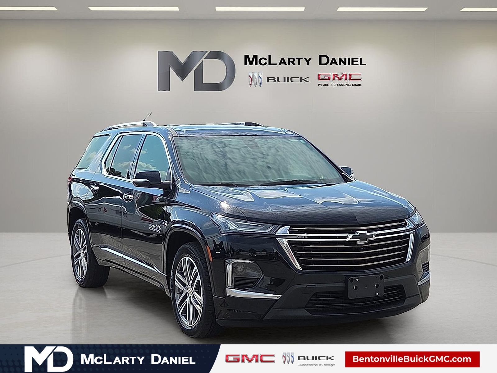 Mosaic Black Metallic 2022 Chevrolet Traverse SUV / Crossover Four-Wheel Drive 9-Speed Automatic
