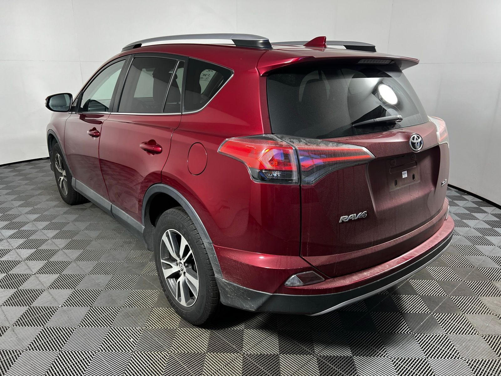 Thumbnail: 2018 Toyota RAV4 - 7