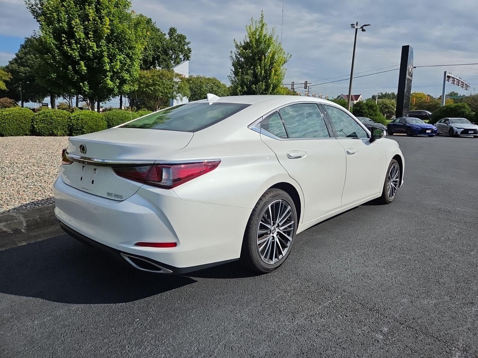 Used 2024 White Lexus 350 image 5