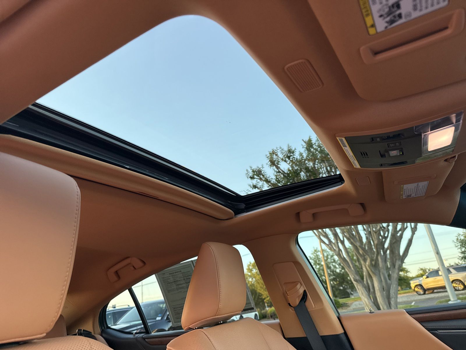Used 2023 White Lexus 350 image 8