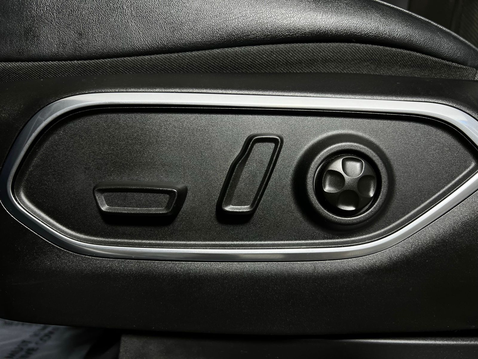 Thumbnail: 2024 Jeep Wagoneer - 14