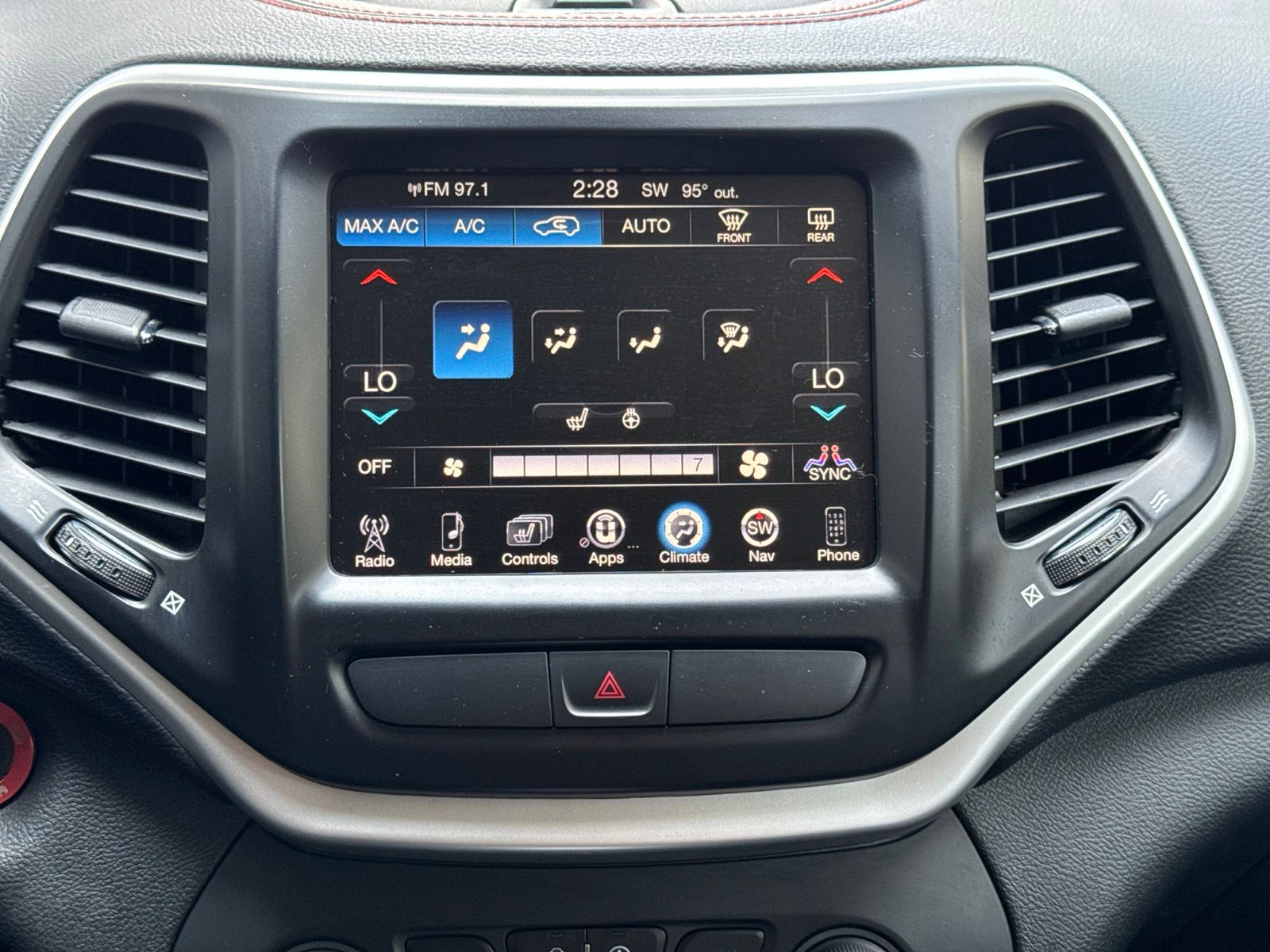 Used 2015 Anvil Clearcoat Jeep Trailhawk image 26
