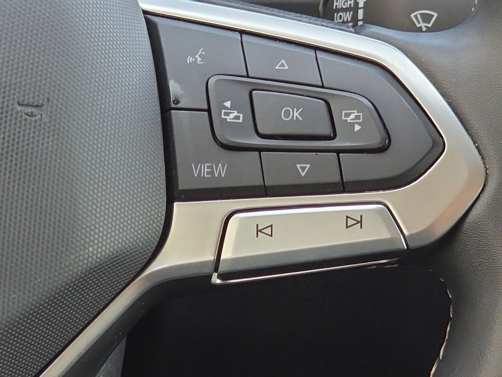 Used 2023 Gray Volkswagen 2.0T SE image 19