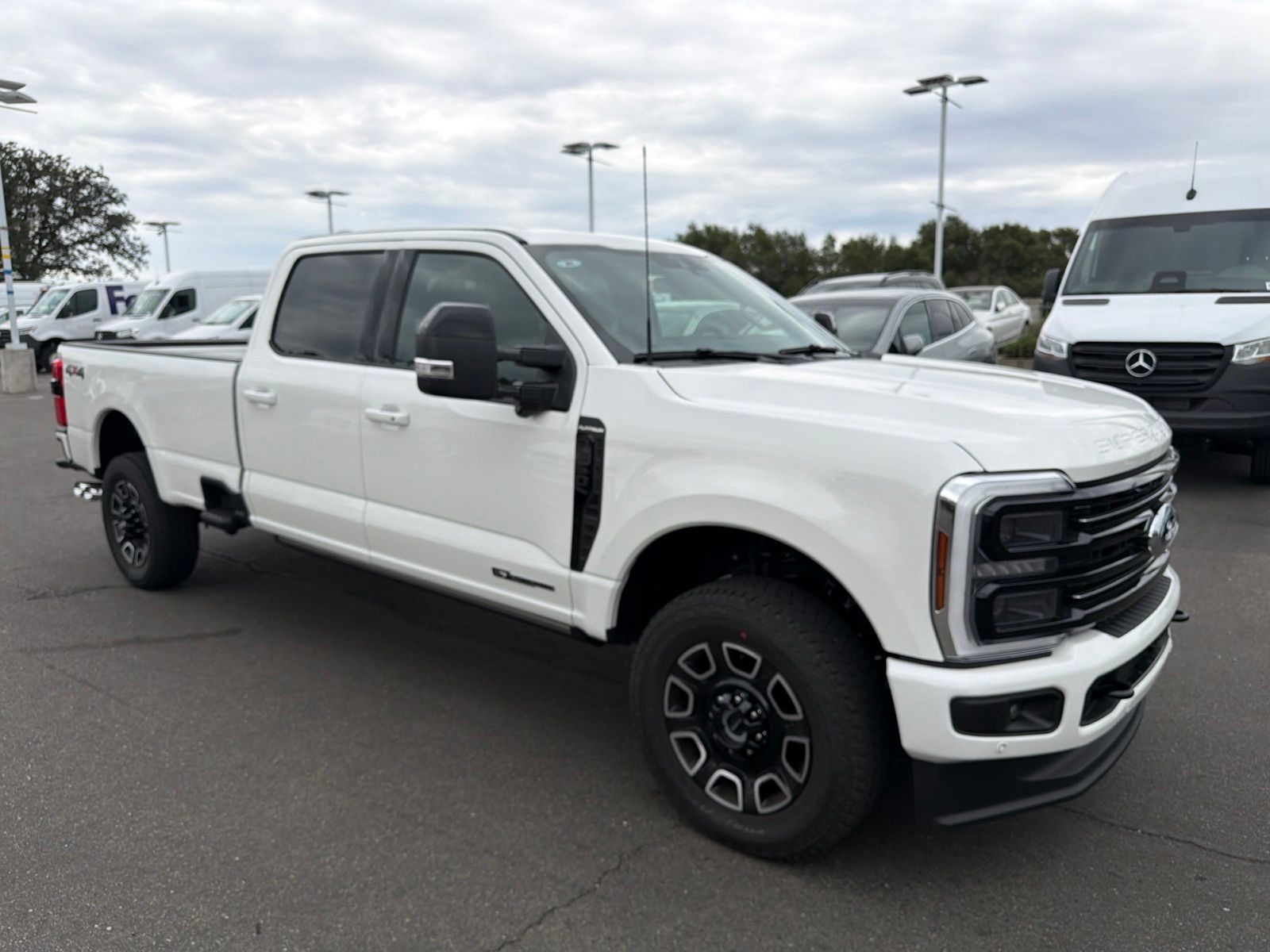 Star White Metallic Tri-Coat 2025 Ford F-350 Super Duty Pickup Truck Four-Wheel Drive Automatic