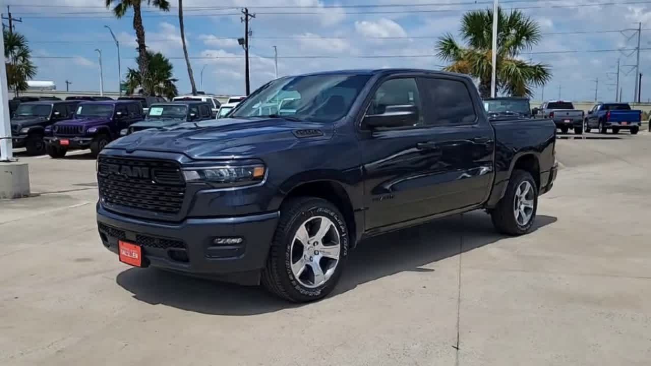View vehicle photo 3