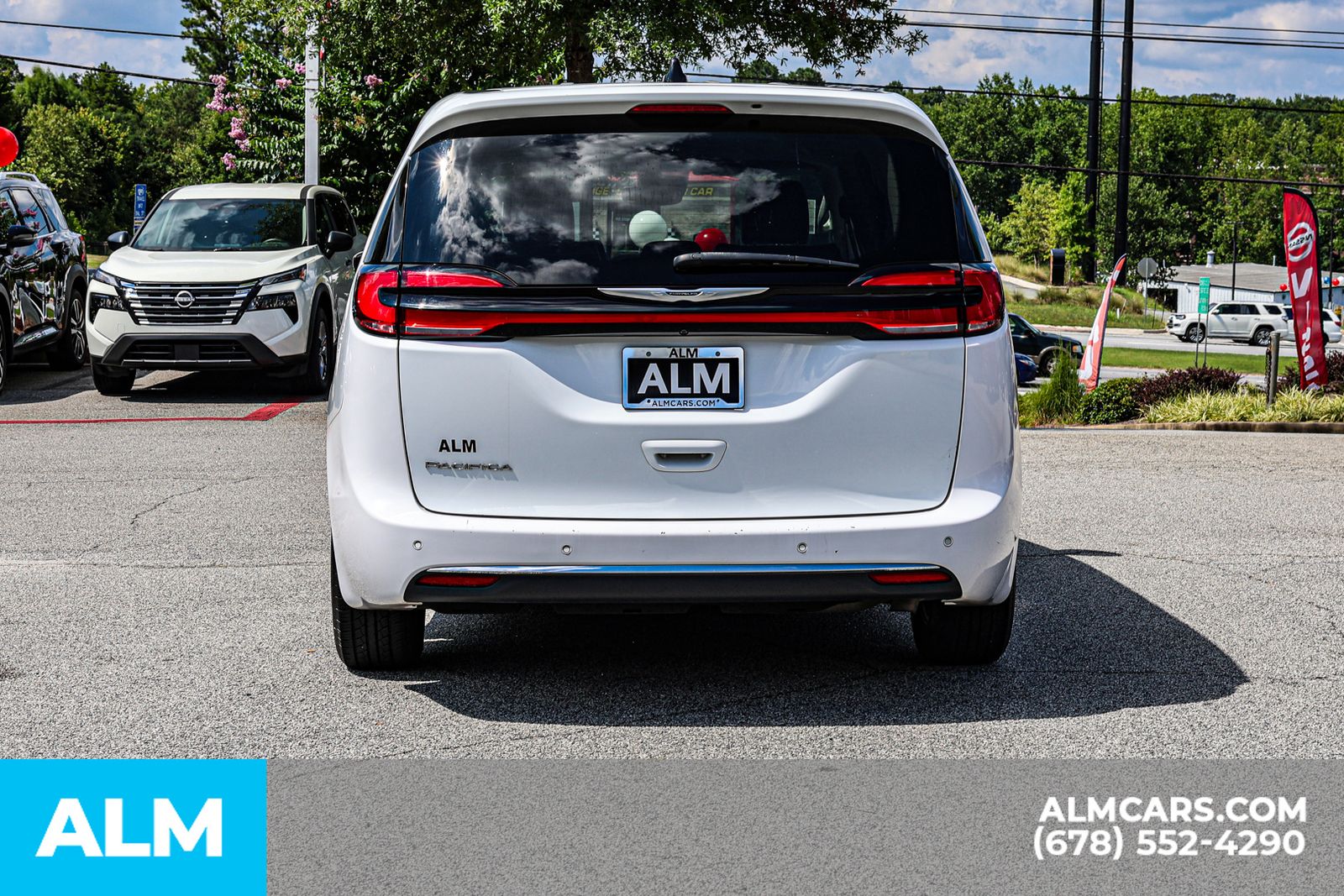 2023 Chrysler Pacifica Touring L photo 6