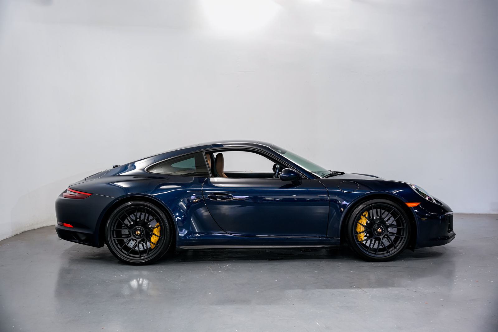 2018 Porsche 911 Carrera GTS — photo 1
