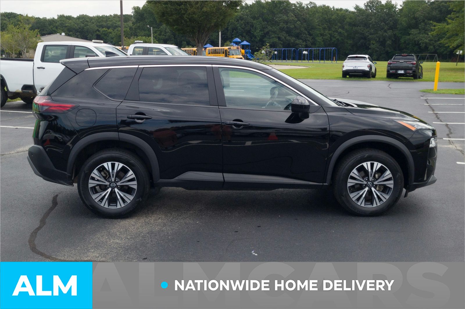 2023 Nissan Rogue SV photo 3