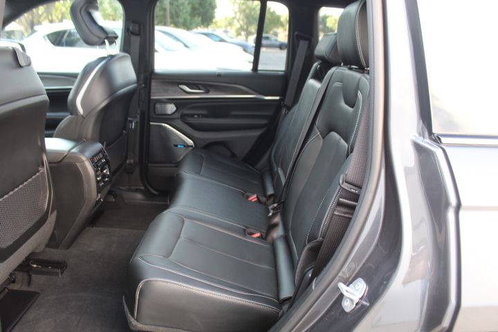 Used Car 2022 Jeep Grand Cherokee  Overland For Sale Under $40,000 In Austin, Texas