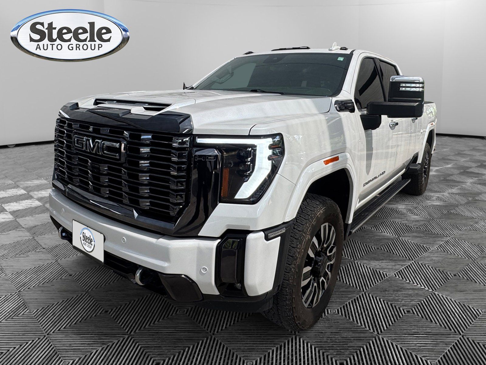 White Frost Tricoat 2024 GMC Sierra 2500HD Pickup Truck Four-Wheel Drive Automatic